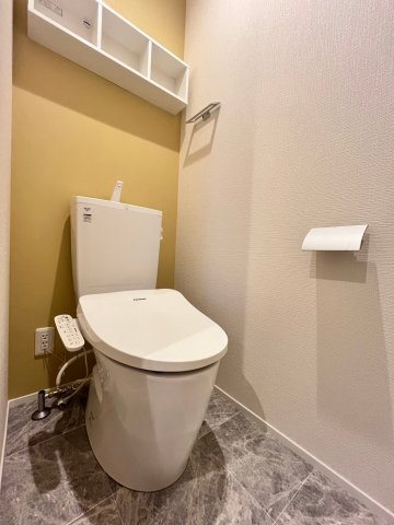 トイレ　別号室の写真です。ご参考までに