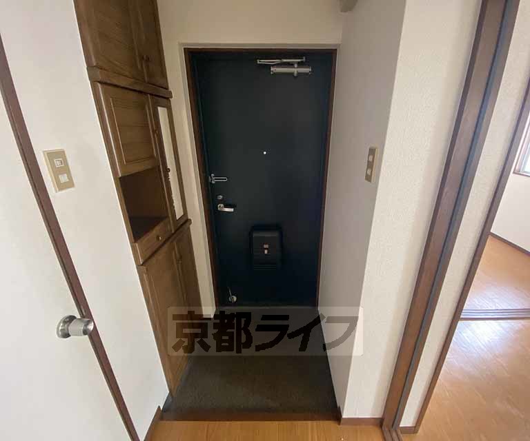 玄関　玄関収納あります。