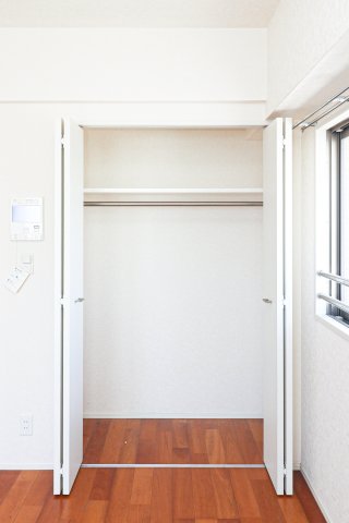 収納　別号室のものです。現状優先です。 ※出窓はございません。