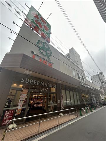スーパー　ライフ中崎町駅前店（スーパー）まで188m