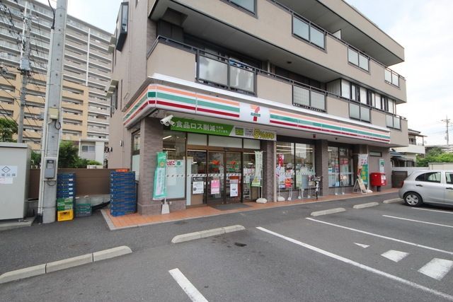 コンビニ　セブン-イレブン さいたま本町西５丁目店（コンビニ）まで824m