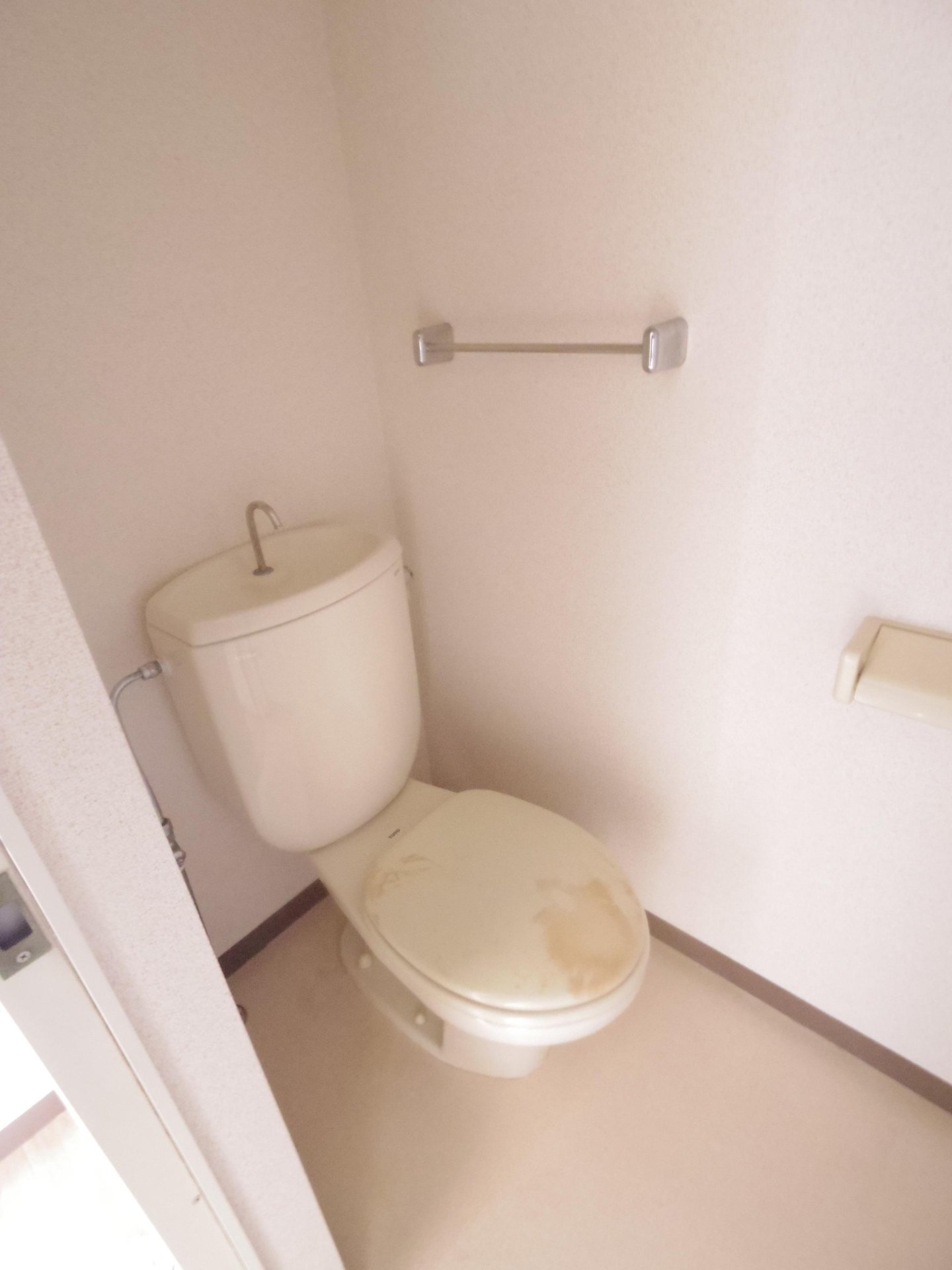 トイレ　※他号室写真です