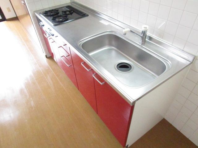 キッチン　３口コンロ付きシステムキッチン