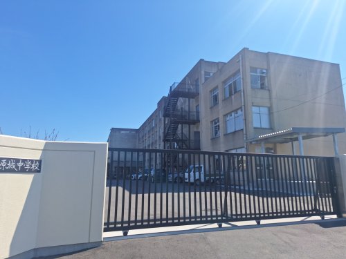 中学校　羽曳野市立河原城中学校（中学校）まで825m