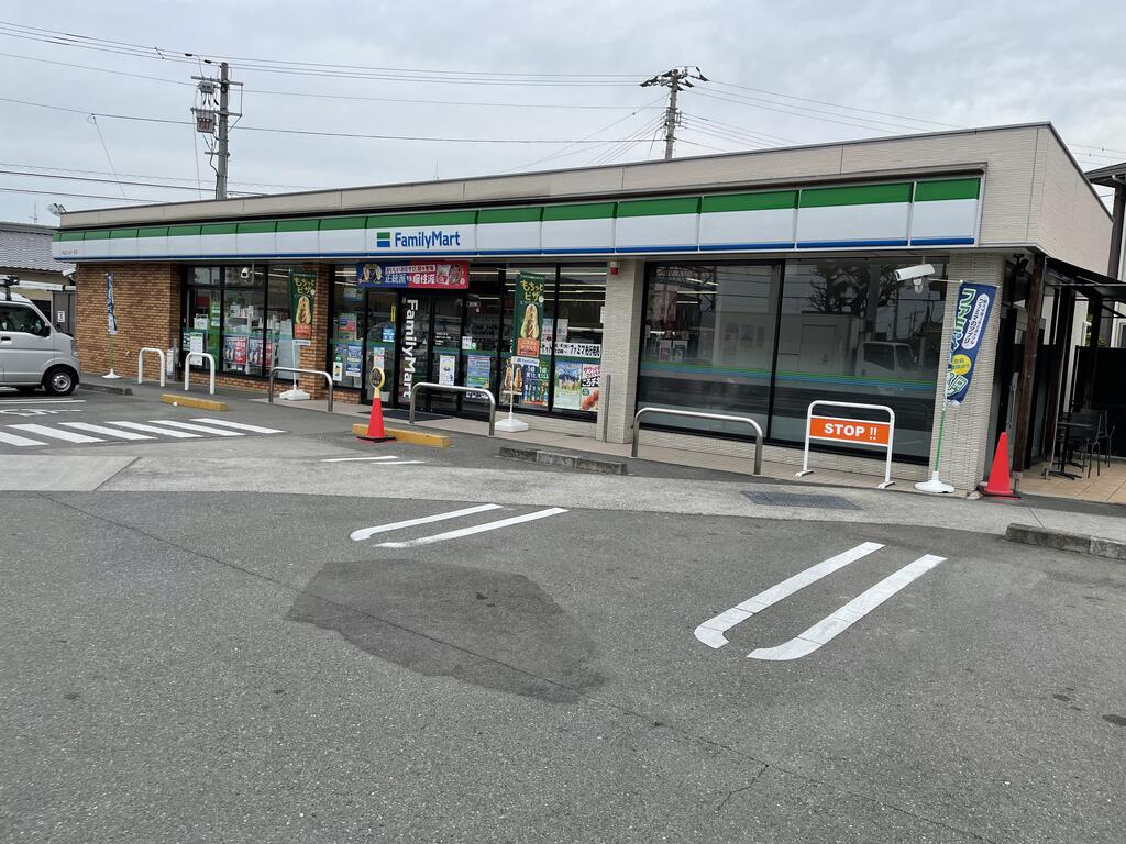 コンビニ　ファミリーマート松山インター北店（コンビニ）まで668m