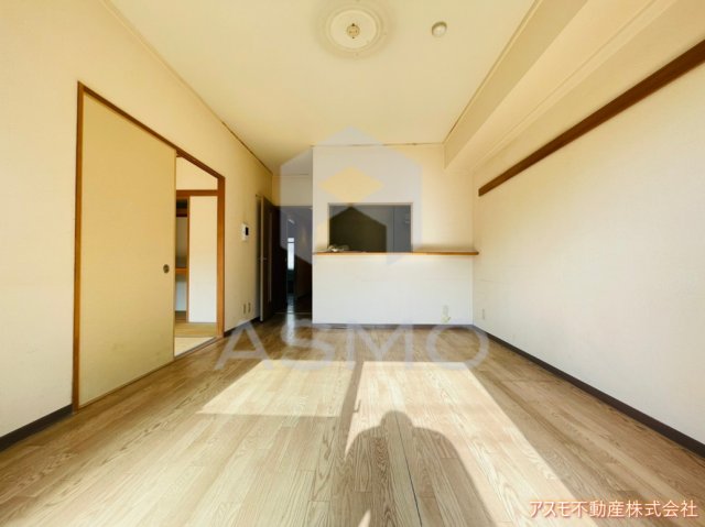居室・リビング　同マンション参考写真