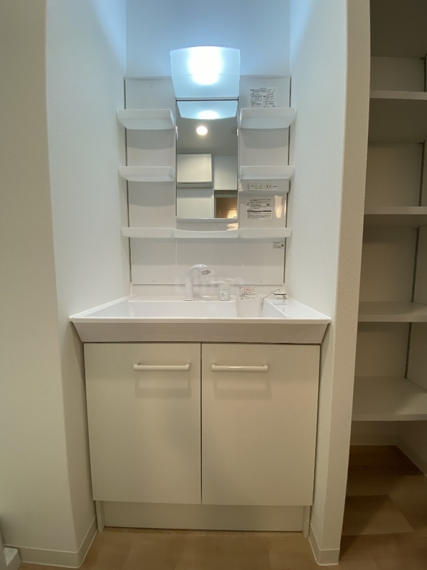 洗面設備　同じタイプのお部屋の写真です。ご参考までに