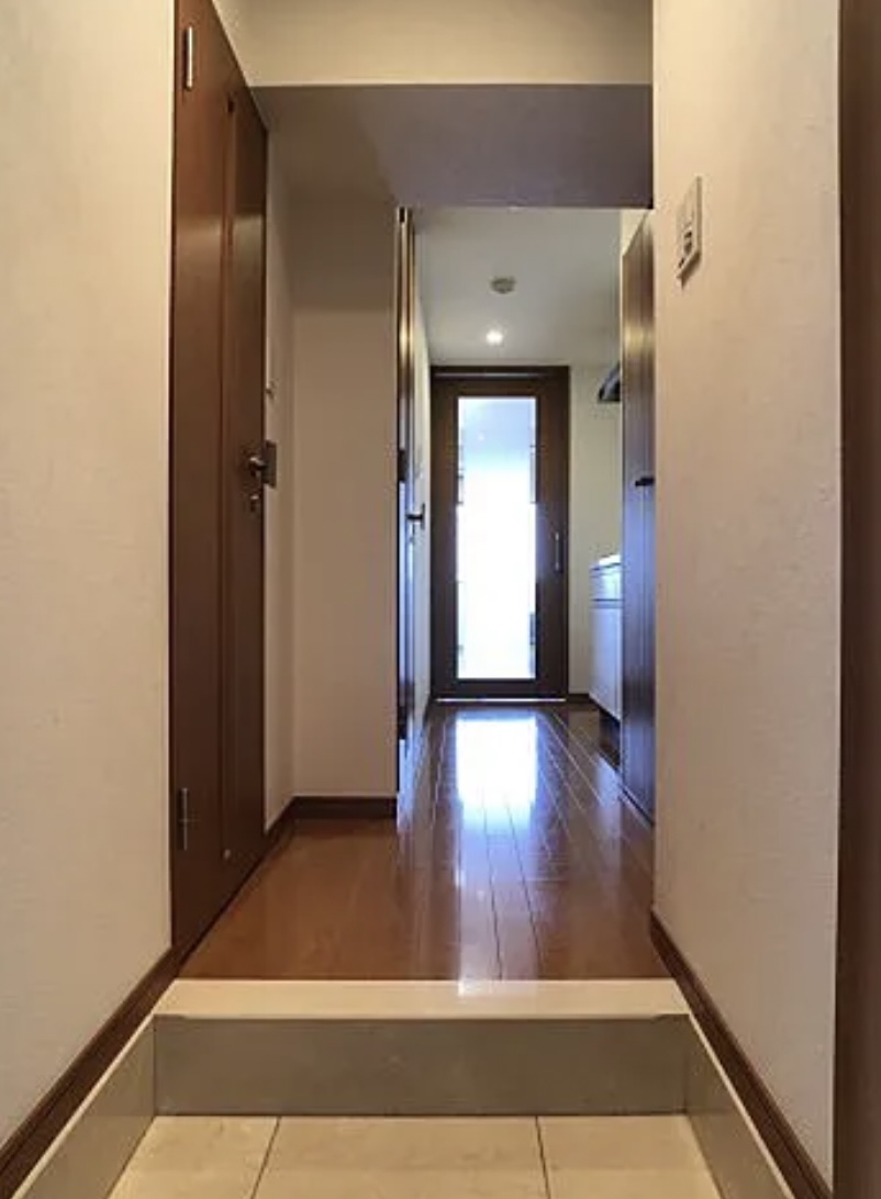 玄関　弊社は都内全域の物件をご紹介可能です！