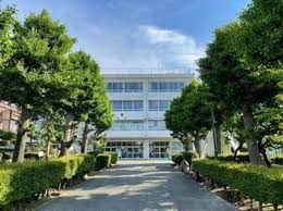 中学校　狛江市立狛江第四中学校（中学校）まで653m