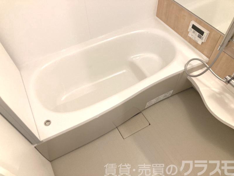 バス・シャワールーム　浴室乾燥機＆追焚機能付き広々バスルーム♪