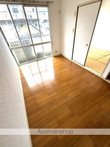 フローラル木花台2棟の居間写真