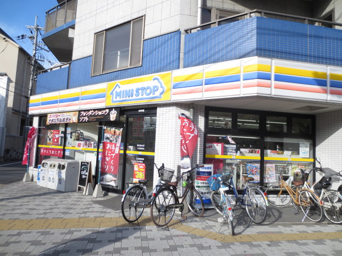 コンビニ　ミニストップ（コンビニ）まで220m
