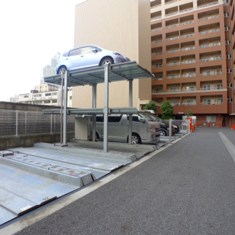 駐車場　敷地内には３段ピット式駐車場もございます