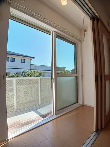 バルコニー　陽当たり良好なバルコニーです