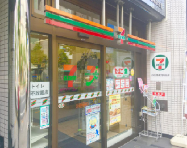 コンビニ　セブンイレブン小伝馬町駅前店（コンビニ）まで320m