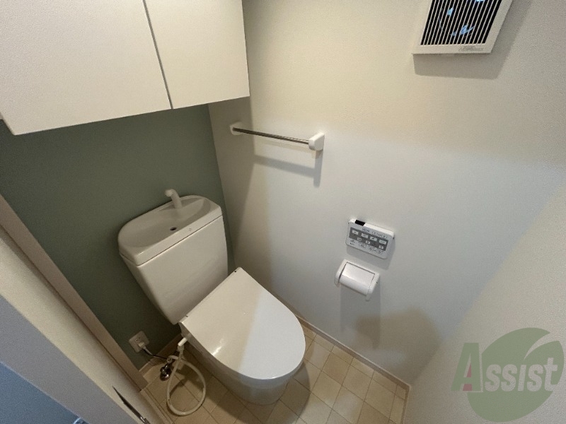 トイレ　トイレはウォシュレット機能付きです。安心して使用できますね。