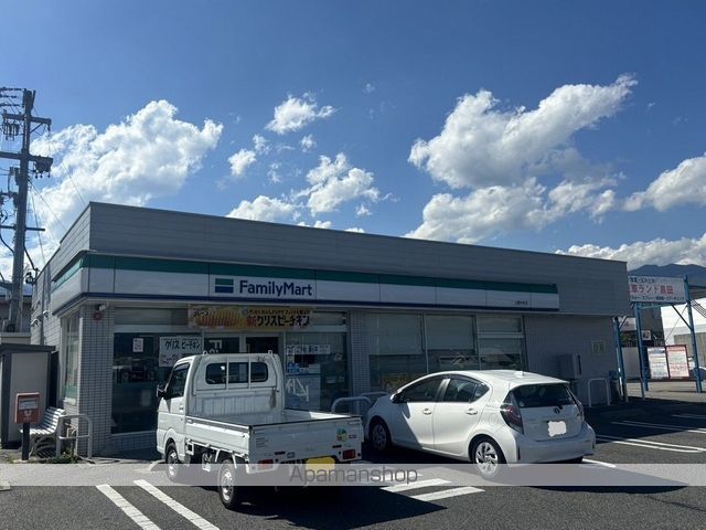 コンビニ　ファミリーマート（コンビニ）まで647m