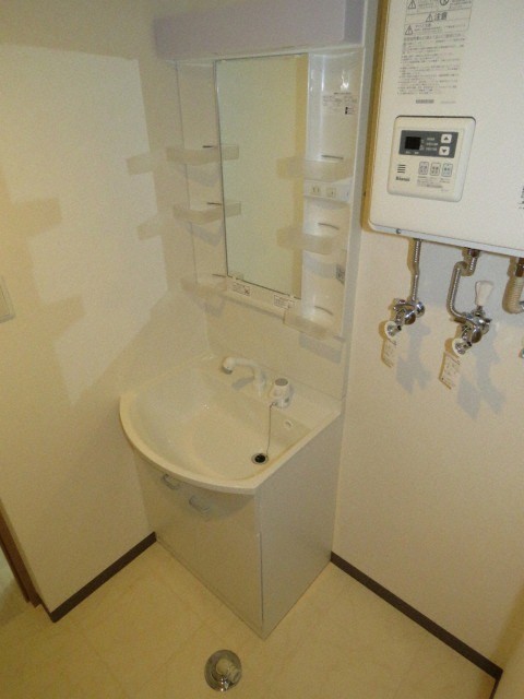 洗面設備　洗面化粧台　シャンドレタイプです☆