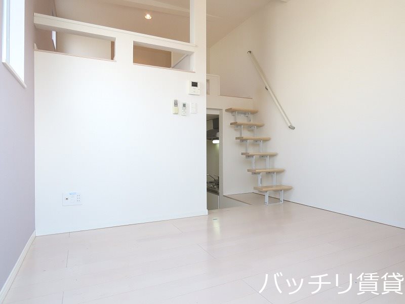 居室・リビング　同型タイプの為、現状を優先いたします。