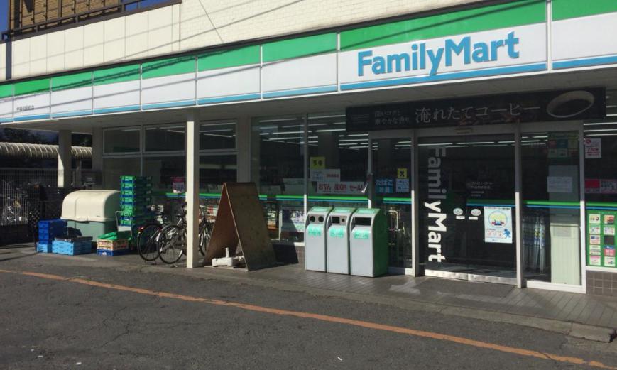 コンビニ　ファミリーマート 中浦和駅前店（コンビニ）まで672m