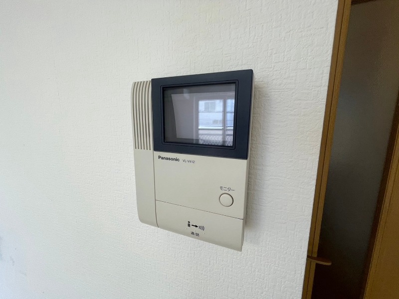 セキュリティ　ＴＶモニター付インターホンです。来客者の顔が見えるので安心！