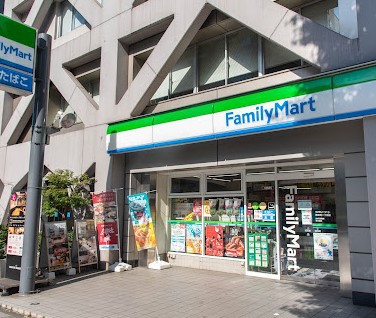 コンビニ　ファミリーマート浜松町一丁目店（コンビニ）まで255m