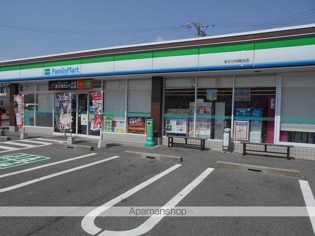 コンビニ　ファミリーマート（コンビニ）まで630m