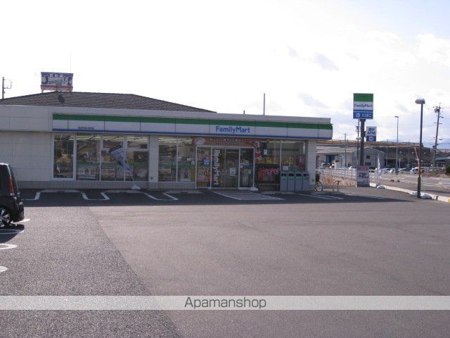 コンビニ　ファミリーマート（コンビニ）まで1082m