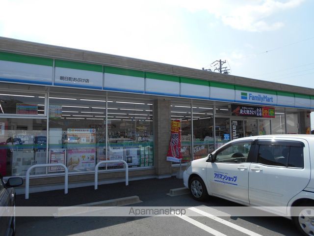 コンビニ　ファミリーマート（コンビニ）まで1435m