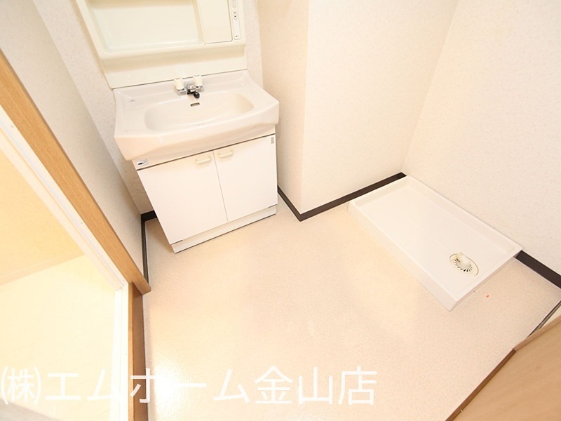 洗面設備　脱衣所　独立洗面台付　洗濯機ご用意できます