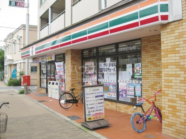 コンビニ　セブンイレブン 大阪三泉市場通店（コンビニ）まで770m