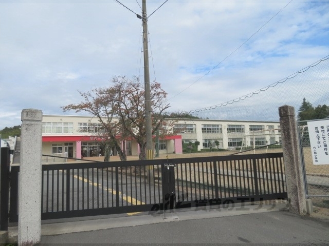 小学校　六人部小学校（小学校）まで450m