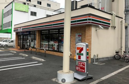 コンビニ　セブンイレブン 大阪立売堀5丁目店（コンビニ）まで1m
