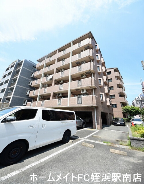 建物外観　★都市ガス使用♪エレベーター♪宅配ボックス♪★