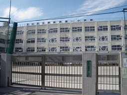 小学校　西新井第一小学校（小学校）まで1120m