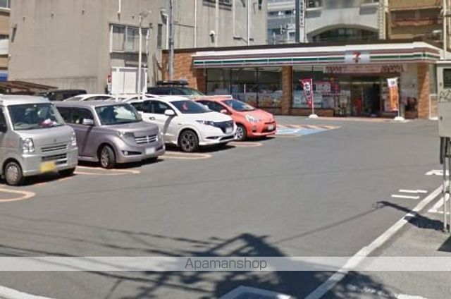 コンビニ　セブンイレブン（コンビニ）まで302m