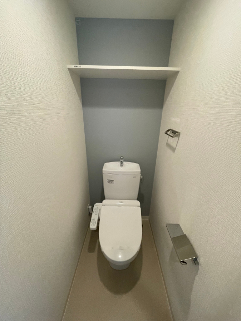 地下鉄御堂筋線 本町駅 徒歩5分 15階建 築5年のトイレ写真