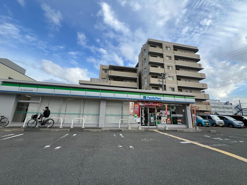 コンビニ　ファミリーマート東大阪森河内西店（コンビニ）まで272m