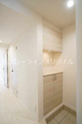 玄関　照明付き下駄箱を設置！