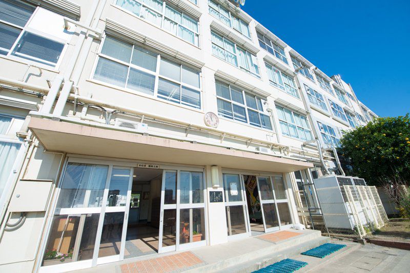 中学校　弦巻中学校（中学校）まで643m