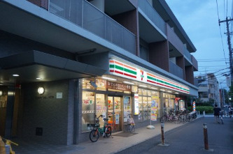コンビニ　セブンイレブン 川崎山王町1丁目店（コンビニ）まで208m
