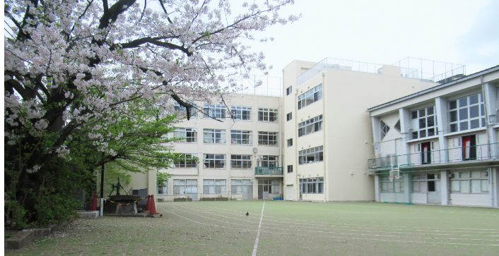 小学校　文京区立大塚小学校（小学校）まで162m
