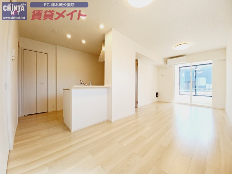 居室・リビング　同型参考写真