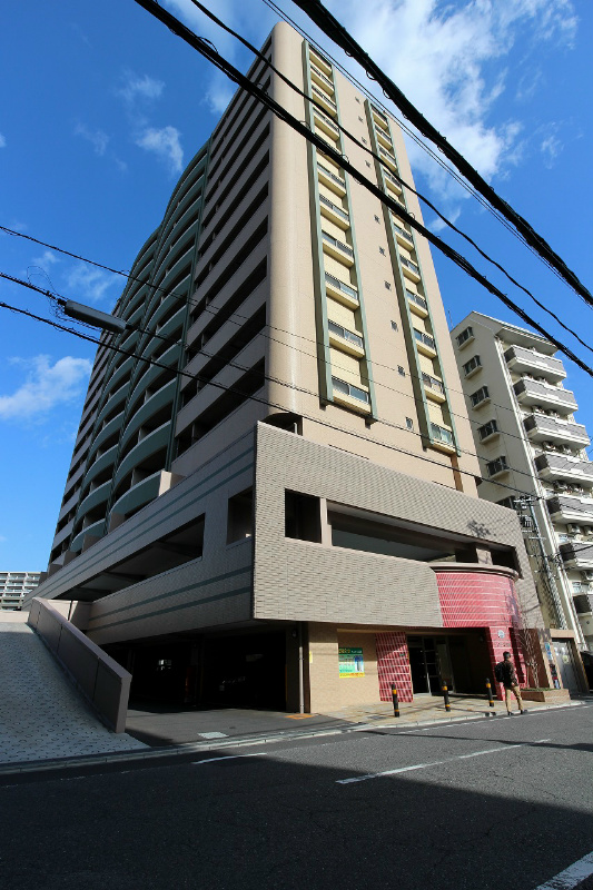 建物外観　近隣にはコンビニもあるので便利ですよ。