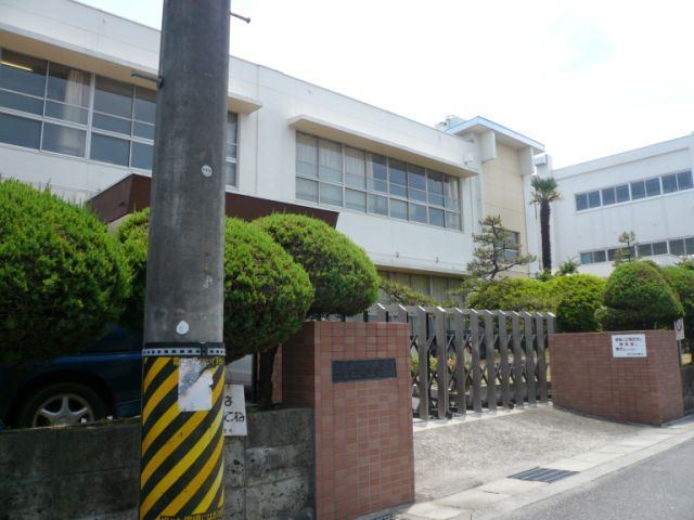 小学校　桑名市立益世小学校（小学校）まで714m