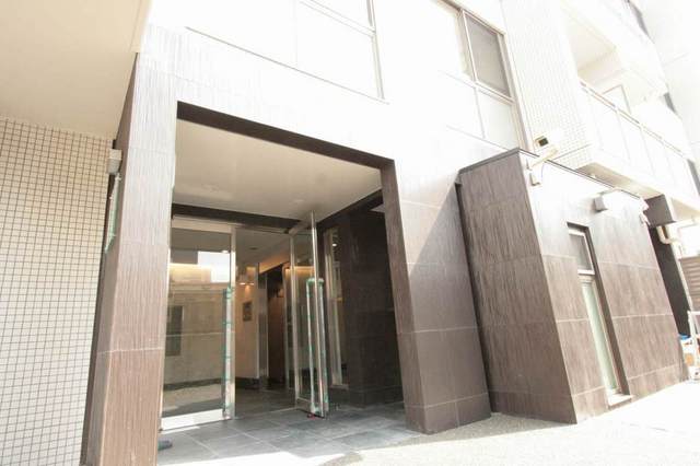 エントランス　女性も安心の２４時間監視システム