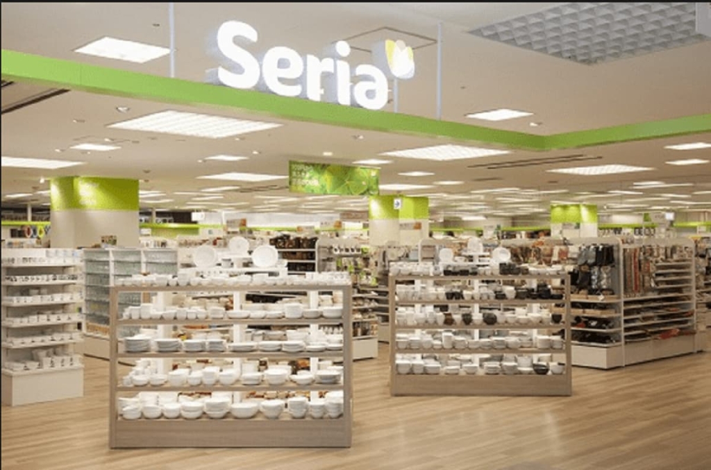 スーパー　Seria(セリア) 天保山マーケットプレース店（スーパー）まで747m