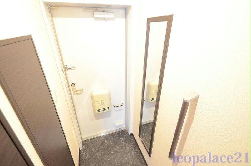 エントランス　設備・仕様は号室により異なる為、現状を優先致します。