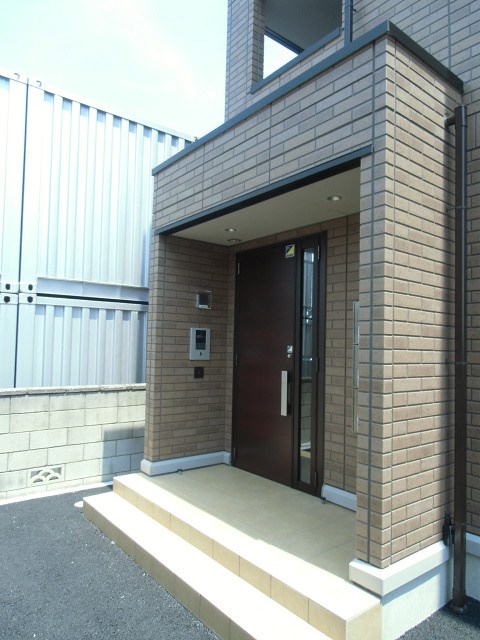 ＪＲ東海道本線 川崎駅 バス乗車時間：15分 最寄りバス停で下車 徒歩5分 3階建 築12年の外観写真