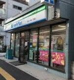 コンビニ　ファミリーマート北区上十条一丁目店（コンビニ）まで100m